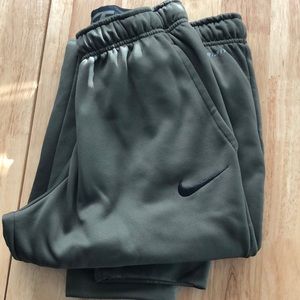 Nike Dri-FIT Therma Fleece Lined Joggers Olive L